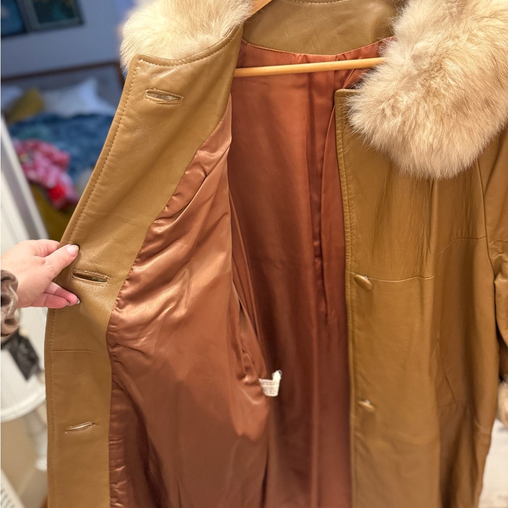 Elegant Vintage Genuine Leather Tan Fur-Trimmed Women's trench Coat - Picture 4 of 8